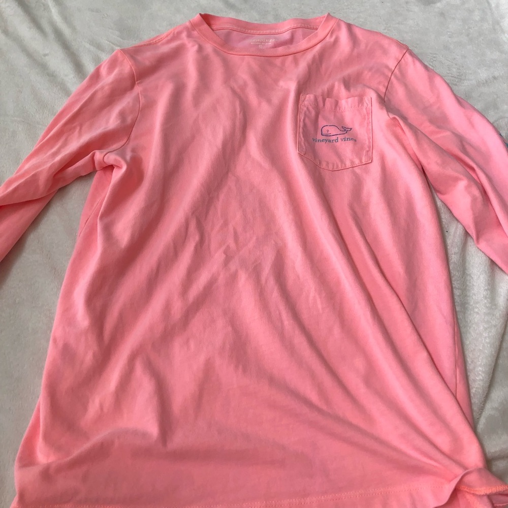 vineyard vines t shirt